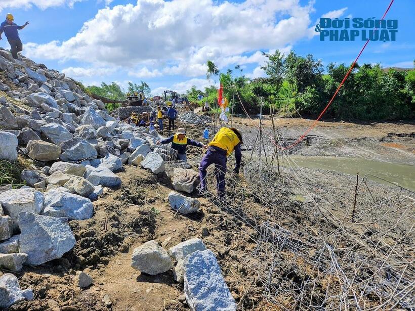 Nguồn đá được vận chuyển từ các mỏ cách đó rất xa, khoảng 50 - 70km