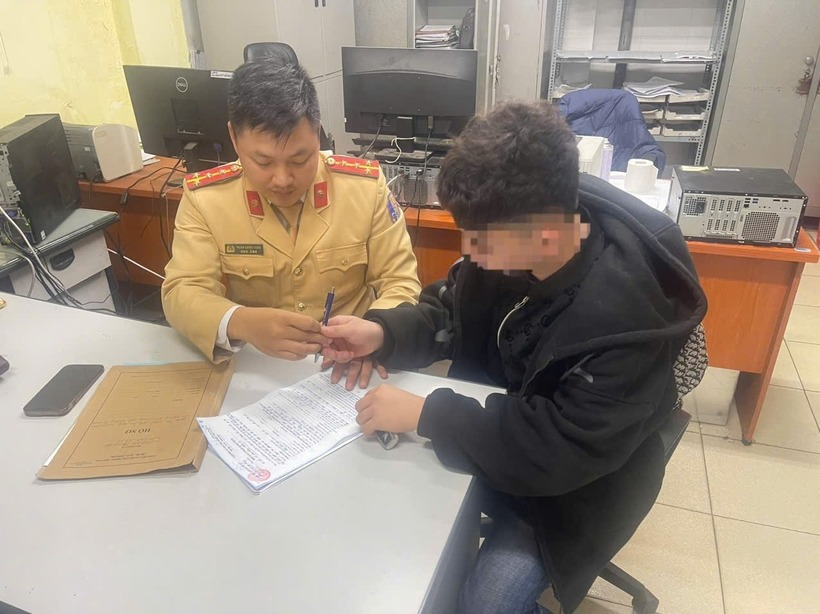 Đội Cảnh sát giao thông đường bộ số 7 đã mời N.Q.A đến trụ sở làm việc. Ảnh: Báo Hà Nội mới.