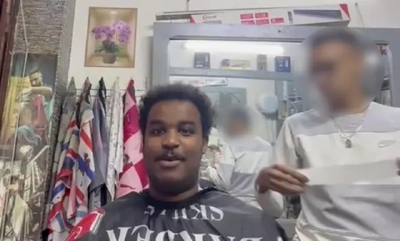 Muscab Salad 22 tuổi, sống tại London, Anh, quyết định bay khoảng 3.000km đến đất nước Morocco vì muốn tiết kiệm tiền cắt tóc. Ảnh: Labible.