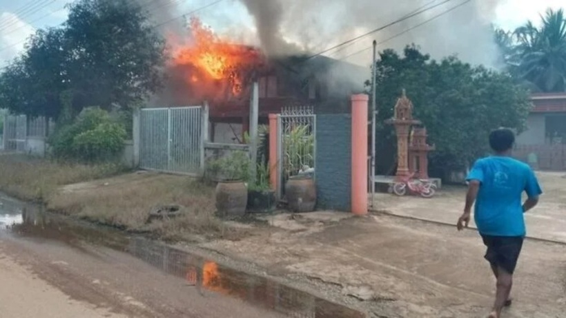 Ngôi nhà bốc cháy dữ dội.