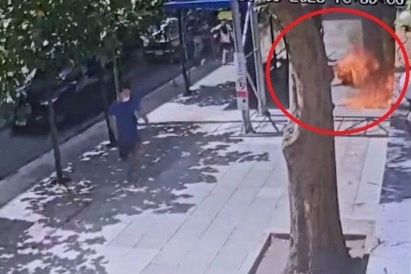 Nam thanh niên 21 tuổi như "đuốc sống" sau khi châm lửa tự thiêu.