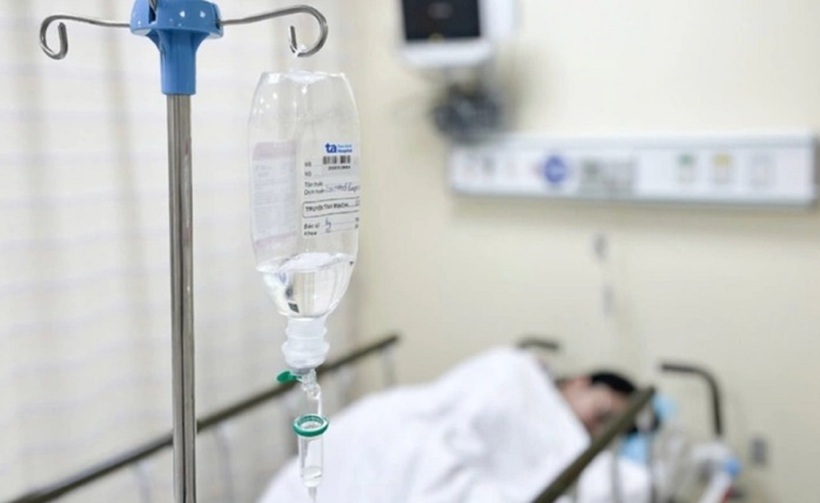 Bệnh nhân nhập viện nghi bị ngộ độc do ăn bánh mì. Ảnh: Người lao động