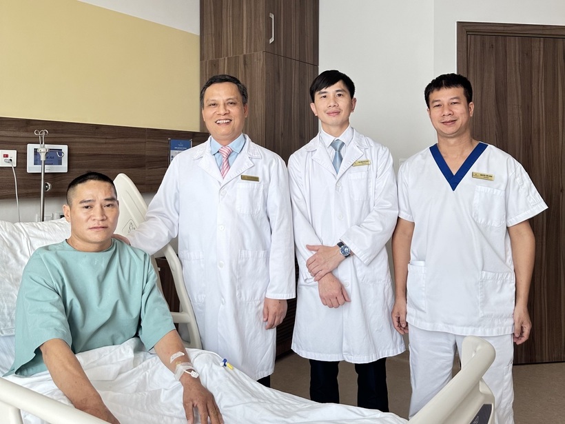 Bệnh nhân bình phục sau ca mổ sinh tử, với tình trạng cấp cứu nguy kịch.