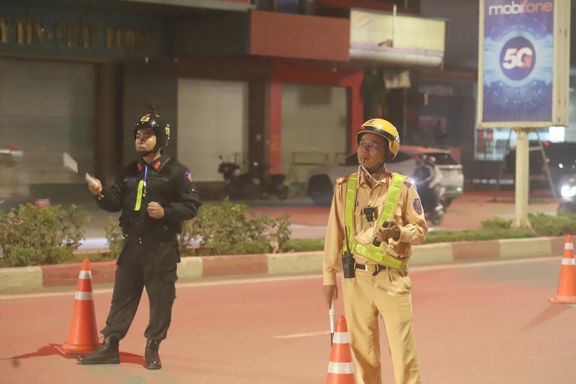 Các lực lượng thuộc Tổ công tác 252 Công an tỉnh Thái Nguyên, Cảnh sát 113, Cảnh sát giao thông, Cảnh sát cơ động, Công an các xã, phường thường xuyên tổ chức tuần tra vũ trang khép kín địa bàn tỉnh Thái Nguyên. Ảnh: Ngọc Lâm