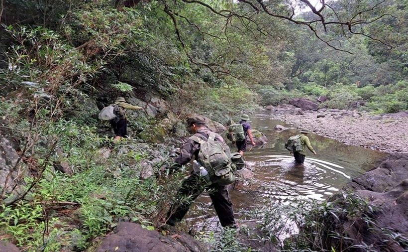 Công việc hết sức gian nan, vất vả của lực lượng giữ rừng.