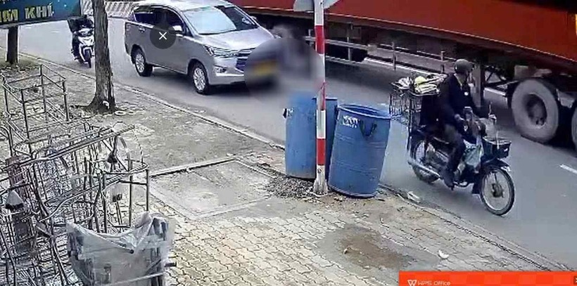 Camera gần hiện trường ghi lại thời điểm xảy ra vụ tai nạn. (Ảnh: Lao động)