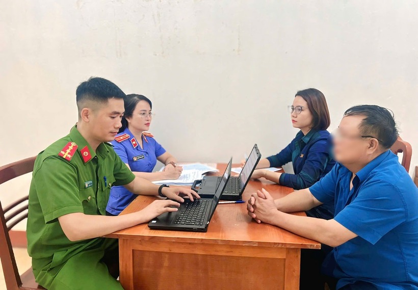 "Thế giới ngầm" Mại dâm 4.0: Mua dâm bé gái, người đàn ông 59 tuổi ở Lào Cai bị khởi tố - 2