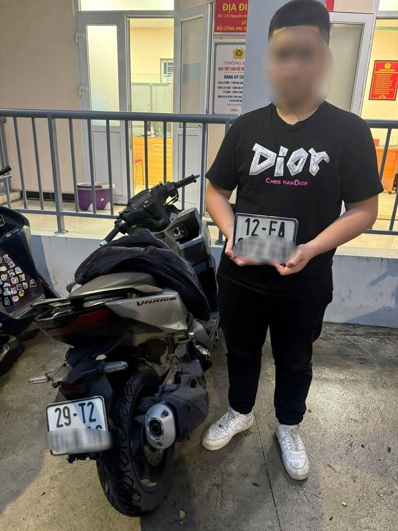 Đối tượng cùng tang vật thu giữ.