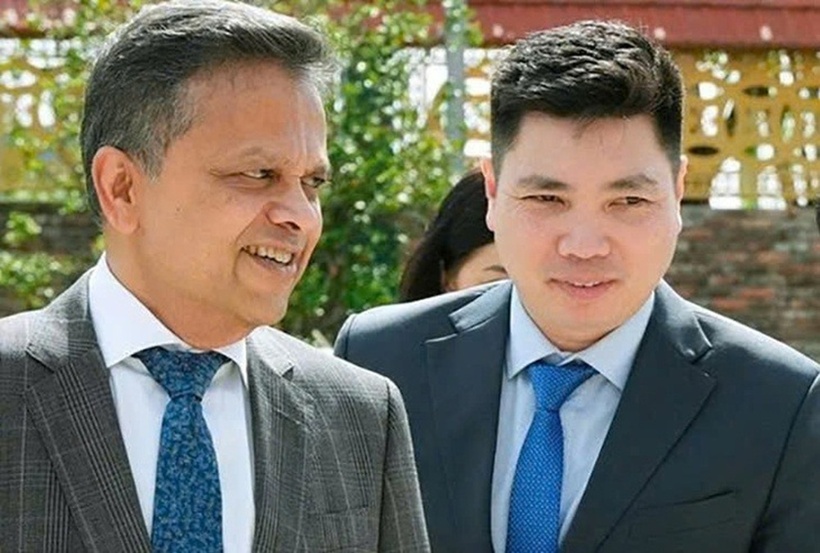 Ông Nguyễn Việt Anh (phải) và ông Ranjit Prithviraj Thambyrajah. Ảnh: Báo Tuổi trẻ.