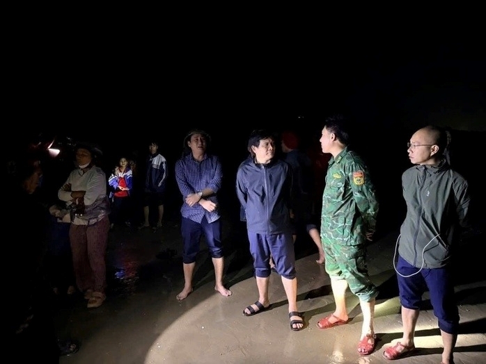 Hiện công tác tìm kiếm ông H. vẫn đang được các lực lượng chức năng thực hiện. Ảnh: Người lao động