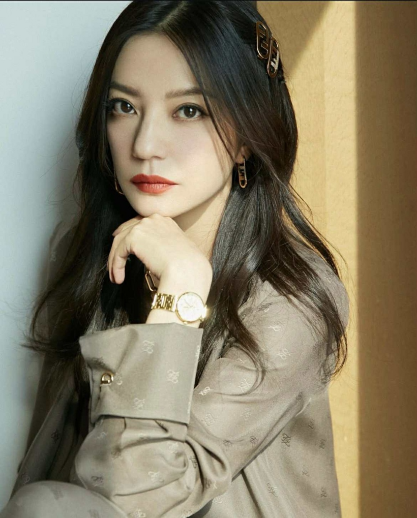 Nhưng nhiều người nhầm tưởng người được nhắc tới là Triệu Vy - nữ minh tinh trong Hoàn Châu Cách Cách.