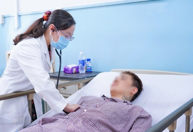 Bệnh nhân ngộ độc bánh mì điều trị tại Bệnh viện Nhân dân Gia Định. Ảnh: Sức khỏe & Đời sống