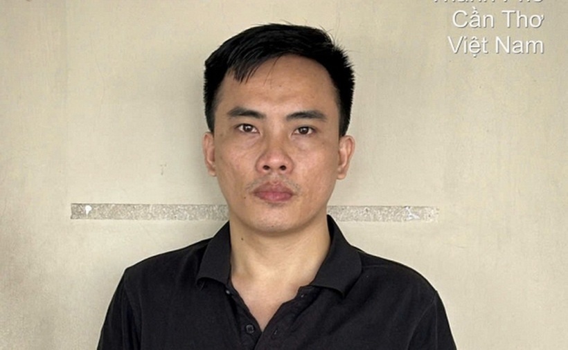 Đối tượng Tấn (tức Ken), tại cơ quan Công an. (Ảnh: TTXVN)