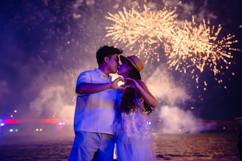 Sunset Beach Club - “tọa độ vàng” tận hưởng màn trình diễn