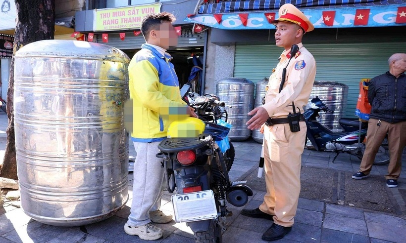 Khoảng 50 trường hợp liên quan đến hành vi che, dán, bẻ cong, thay đổi hoặc làm mờ biển số.