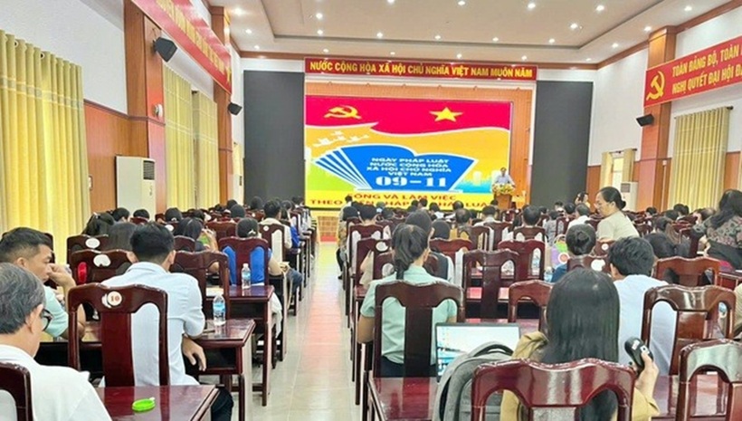 Hội Luật gia tỉnh Khánh Hòa liên tục phối hợp tổ chức các hoạt động tuyên truyền, phổ biến giáo dục pháp luật hưởng ứng Ngày Pháp luật Việt Nam.