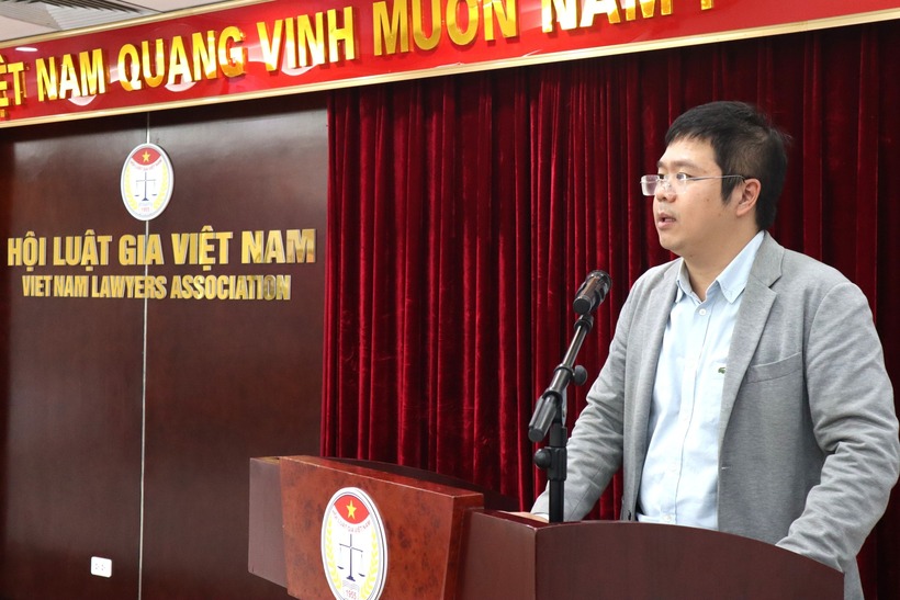TS. Hà Công Anh Bảo – Chi hội trưởng Chi hội Luật gia Trường Đại học Ngoại thương, Cụm trưởng Cụm thi đua số 6 báo cáo về tình hình hoạt động của các Chi hội Luật gia trực thuộc trung ương Hội.