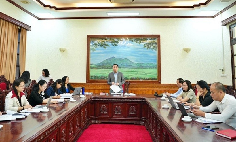 Ông Lê Vệ Quốc – Cục trưởng Cục Phổ biến, giáo dục pháp luật và Trợ giúp pháp lý (Bộ Tư pháp), Tổ phó thường trực Tổ soạn thảo chủ trì cuộc họp.