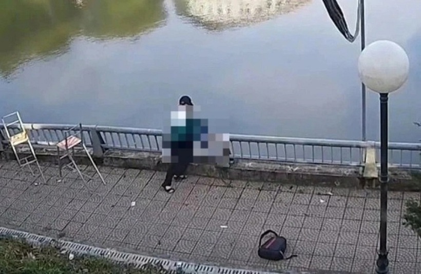 Nam sinh lớp 8 ở Lào Cai hất bạn xuống hồ sau khi dùng dao đâm (Ảnh cắt từ clip).