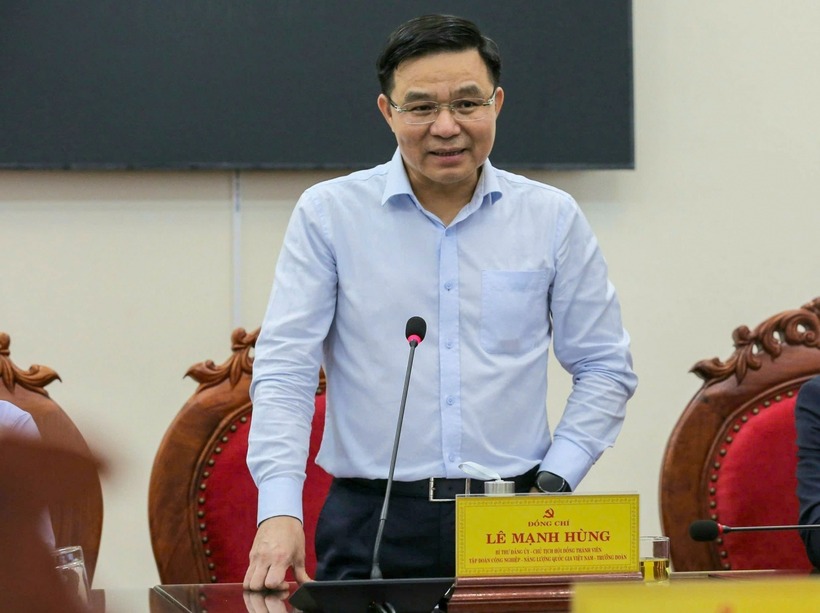 Đồng chí Lê Mạnh Hùng – Bí thư Đảng ủy, Chủ tịch HĐTV bày tỏ sự đồng cảm và chia sẻ với những mất mát và khó khăn của nhân dân tỉnh Quảng Trị đang chịu bởi những ảnh hưởng của thiên tai.