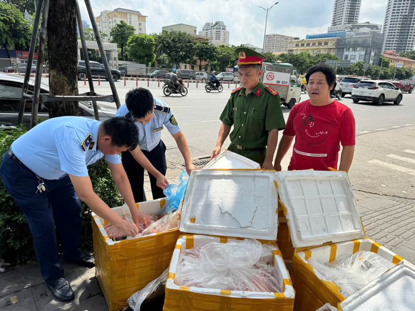 Lực lượng chức năng Hà Nội kiểm tra, xử lý nhiều vụ buôn lậu và gian lận thương mại trong tháng 10/2025