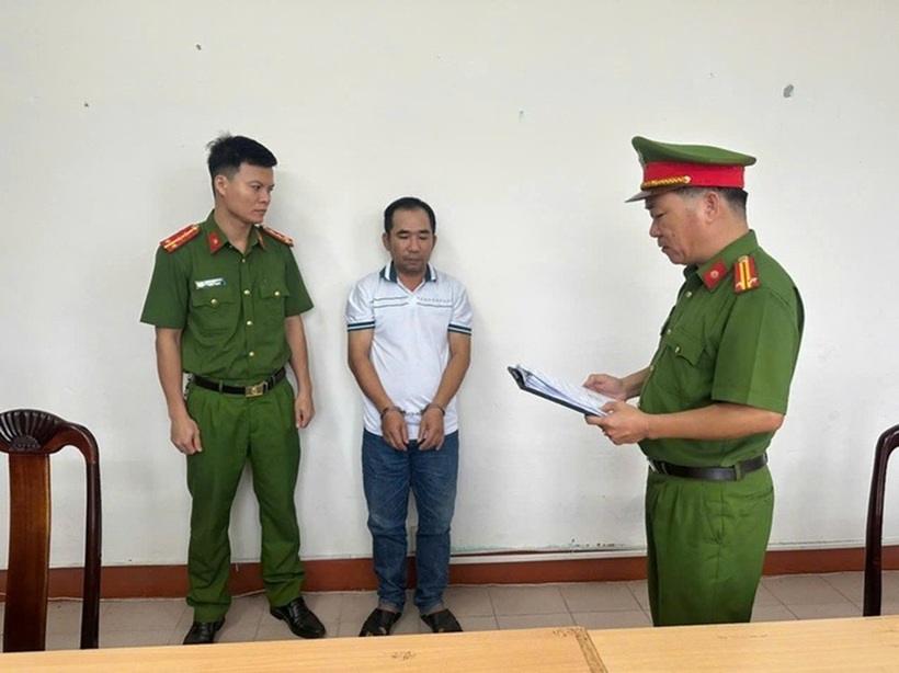 Bị can Trần Văn Hùng bị bắt tạm giam (Ảnh: Công an Đà Nẵng)