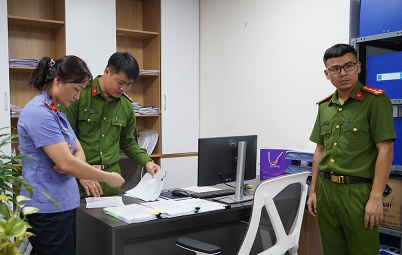 Cơ quan Cảnh sát điều tra tổ chức khám xét tại Hà Nội. Ảnh: Công an Nhân dân