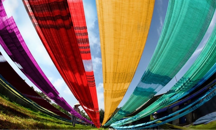 Làng lụa Vạn Phúc, hay còn gọi là lụa Hà Đông, từ lâu đã đi vào thơ ca và là niềm tự hào của người Việt.