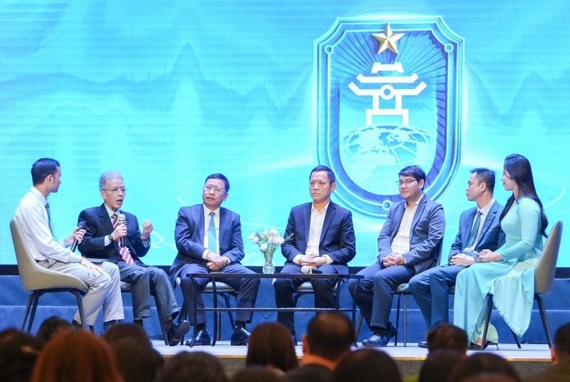 Các chuyên gia chia sẻ tại tọa đàm. Ảnh: Vietnamnet.