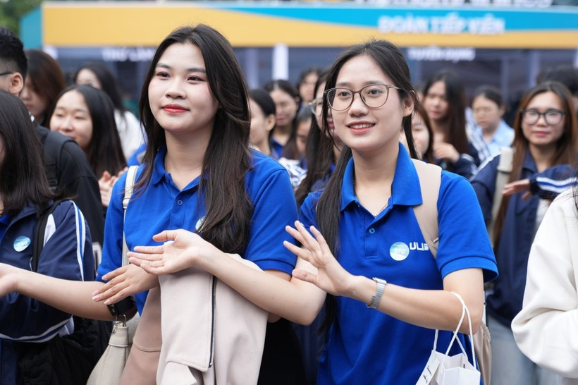 Sự kiện khép lại trong niềm vui và cảm xúc trọn vẹn. Vietnam Airlines đã biến Ngày hội việc làm thành hành trình chắp cánh ước mơ, lan tỏa tinh thần cất cánh sự nghiệp và bồi đắp thế hệ nhân lực trẻ, những con người được trân trọng và được xem là tài sản quý giá nhất của Hãng hàng không Quốc gia Việt Nam.