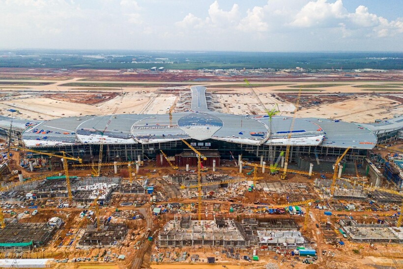 Sân bay Long Thành tăng tốc thi công, hướng tới mốc đón chuyến bay kỹ thuật 19/12/2025.