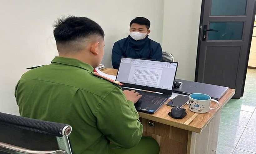 Lê Văn Thuyết tại cơ quan công an.