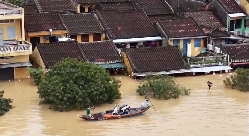 Phố cổ Hội An ngập sâu đợt mưa lớn kỷ lục kéo dài từ ngày 25 - 30/10 vừa qua