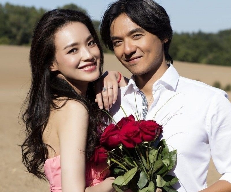 Vợ chồng Thư Kỳ có cuộc hôn nhân hạnh phúc. Cả hai hiện chưa có con. Ảnh:&nbsp;Sohu.