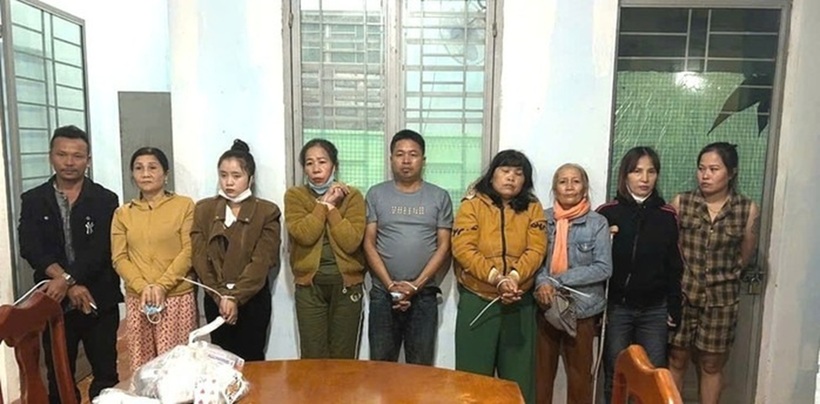 Các đối tượng đánh bạc bị bắt quả tang