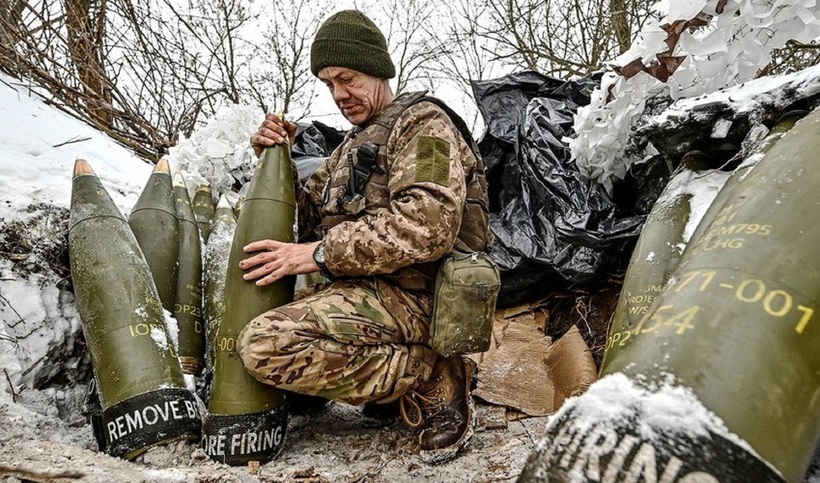 Một binh sĩ Ukraine tại trận địa gần tiền tuyến ở vùng Zaporizhia (Ảnh minh họa: Skynews).