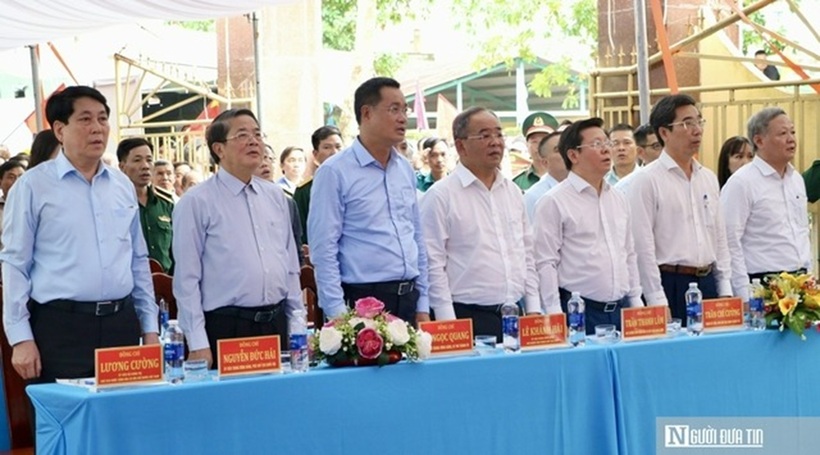 Đoàn lãnh đạo tham dự Ngày hội đại đoàn kết toàn dân tộc tại thôn Bảo An, xã Gò Nổi, thành phố Đà Nẵng.