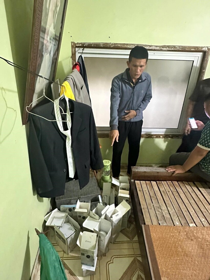 Đối tượng Vũ Hoàng Anh cùng tang vật. Ảnh: Công an tỉnh Quảng Ninh.