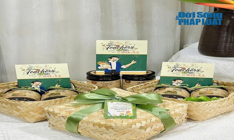 Các combo mỹ phẩm như dầu gội – dầu xả, sữa tắm – kem dưỡng da, nước hoa mini… được nhiều phụ huynh đánh giá cao.