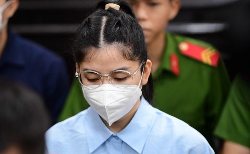 Từ ngày 12/12/2024 đến ngày 14/3/2025, đã có 56.385 khách hàng tin tưởng mua 129.617 hộp kẹo Kera. Các bị cáo thu tổng số tiền 17,5 tỷ đồng, trong đó thu lợi bất chính 12,4 tỷ đồng. (Ảnh: Tuổi trẻ)