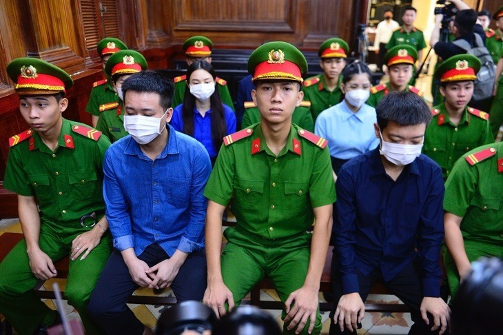 Các bị cáo tại phiên tòa. Ảnh: Tuổi Trẻ