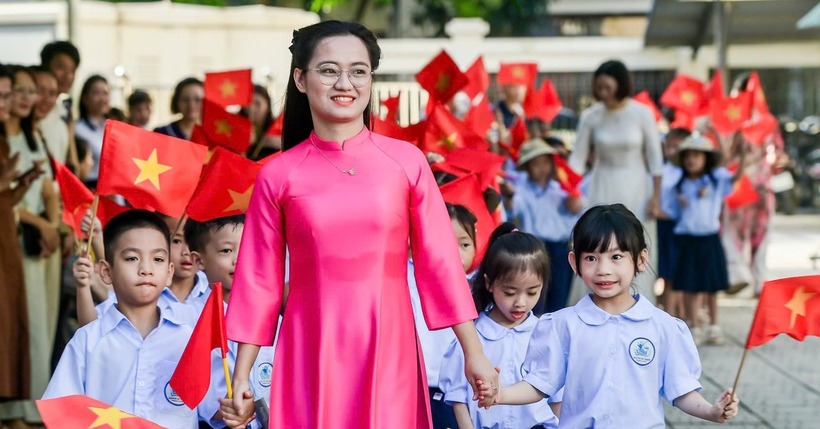 Ngày Nhà giáo Việt Nam 20/11 là dịp để chúng ta bày tỏ lòng tri ân sâu sắc đến những người đã và đang cống hiến thầm lặng cho sự nghiệp "trồng người". Ảnh minh họa