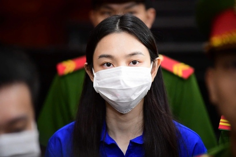 Hoa hậu Thùy Tiên tại tòa. Ảnh: Tuổi Trẻ