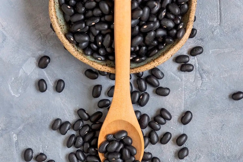 Đậu đen chứa nhiều kali và phospho, hai khoáng chất cần được kiểm soát nghiêm ngặt ở những người mắc bệnh thận mãn tính.