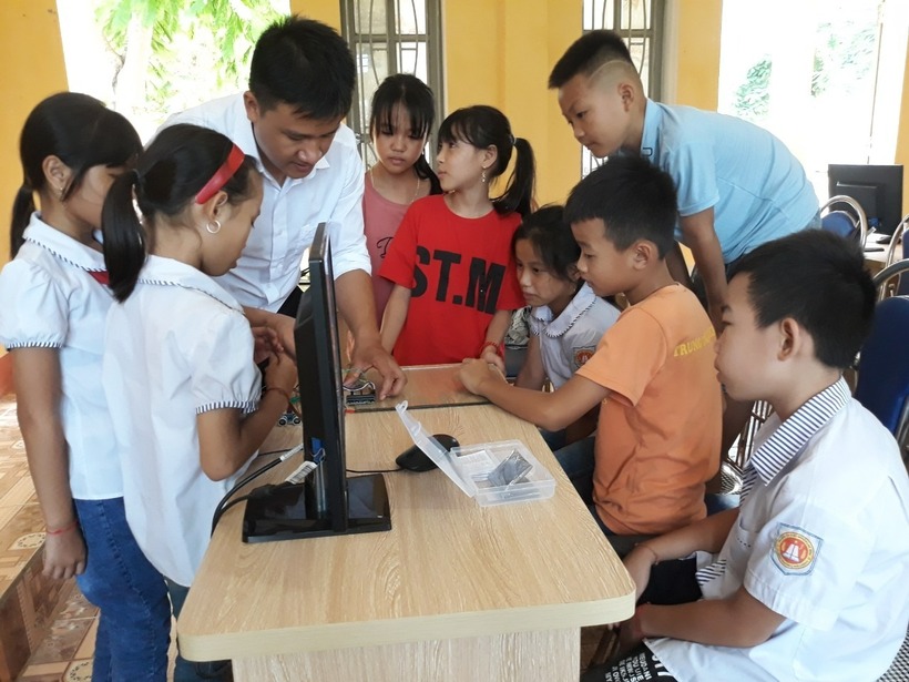 Học sinh hứng thú trong giờ Tin học của Thầy Đức (Ảnh: NVCC)