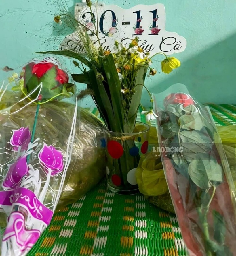 Những món quà giản dị của học sinh dành tặng cho thầy cô giáo công tác ở khu vực biên giới. Ảnh: Lao động