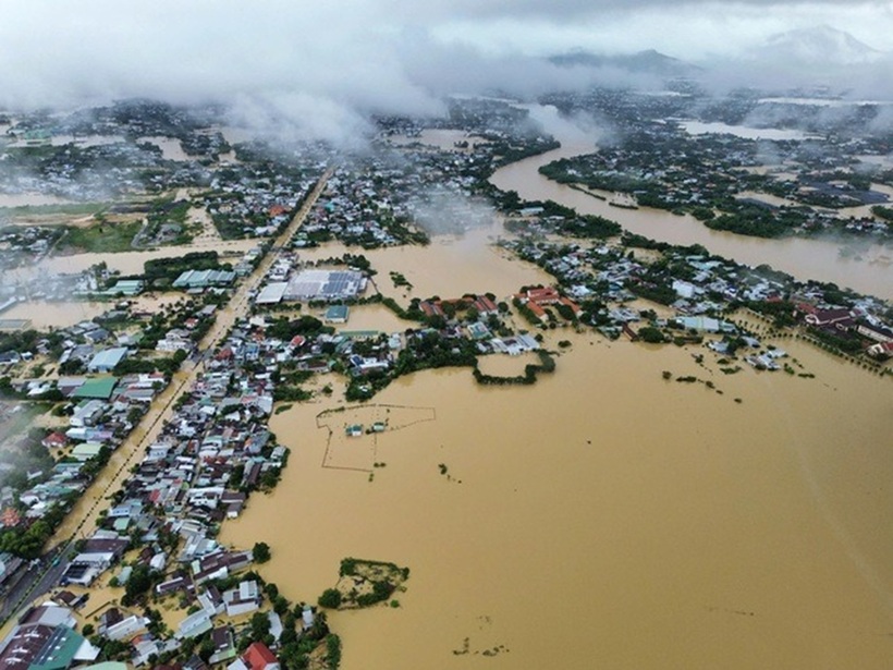 Nhiều khu vực ở Khánh Hòa ngập. Ảnh: Thanh Niên