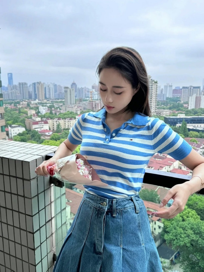 Gu thời trang đời thường của Hà Siêu Hân - năng động, trẻ trung.