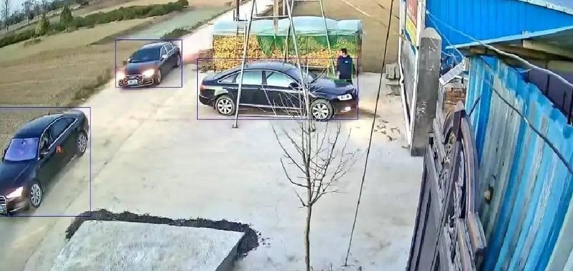 Đoàn xe cưới bị lạc đường do bám theo phương tiện lạ, suýt trễ giờ lành đón dâu. Ảnh: News China.