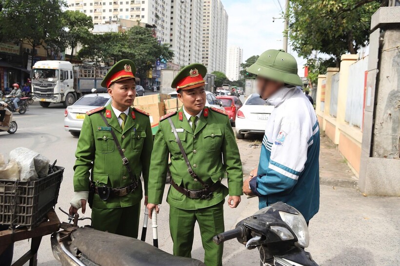Công an xã Đại Thanh phối hợp với CSGT tham gia TTKS, bảo đảm TTATGT.